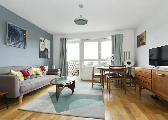 Stylish Central 2Br Flat Bridge Views